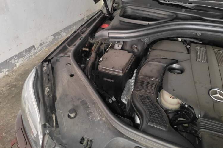 Used Mercedes-Benz GL-Class  Engine Bay Right