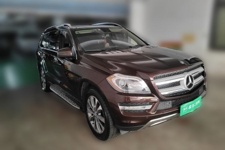 Used Mercedes-Benz GL-Class  Front Right 45 Deg