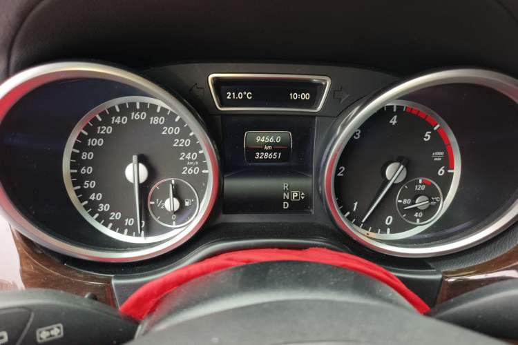Used Mercedes-Benz GL-Class 2015 GL 350 CDI 4MATIC Odometer Close Up