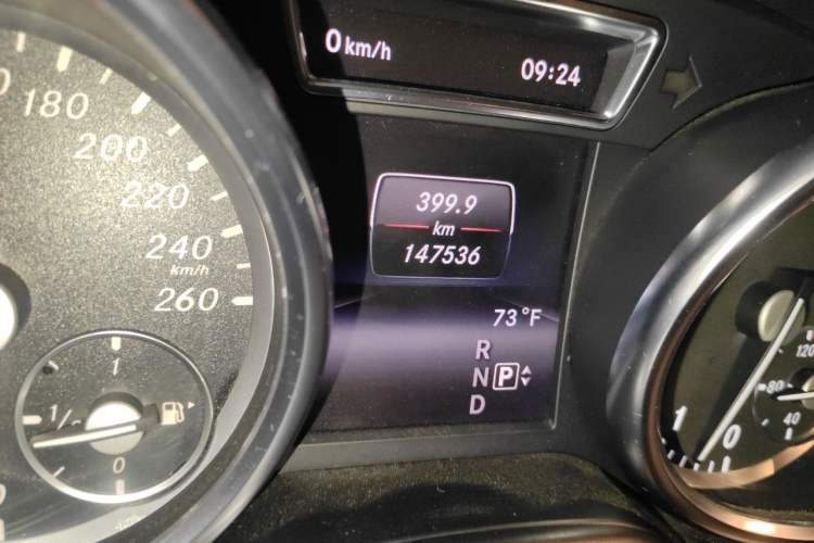 Used Mercedes-Benz GL-Class  Odometer Close Up