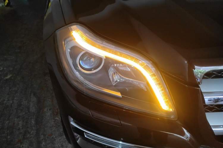 Used Mercedes-Benz GL-Class  Right Front Headlight