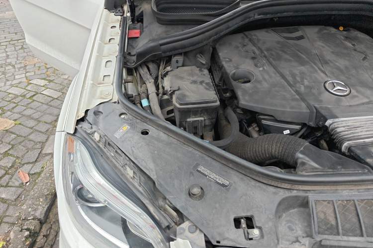 Used Mercedes-Benz GL-Class  Engine Bay Right