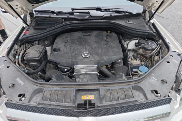 Used Mercedes-Benz GL-Class  Engine Bay