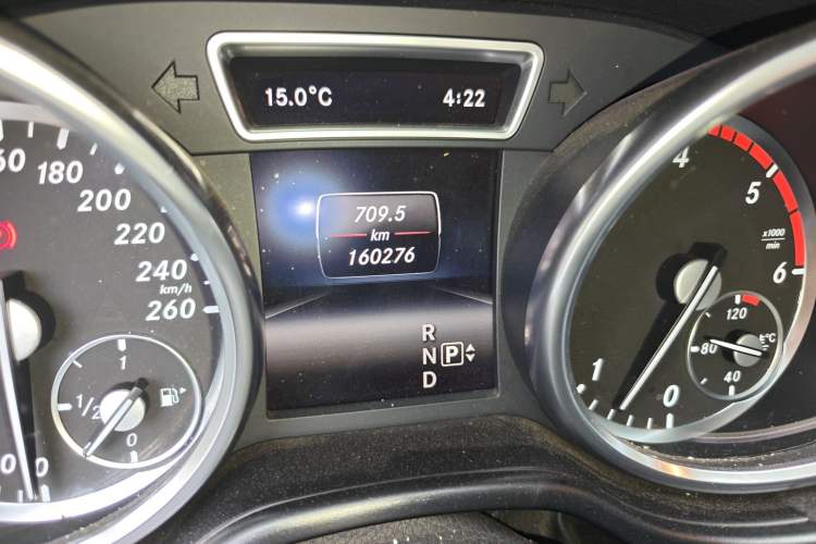 Used Mercedes-Benz GL-Class  Odometer Close Up