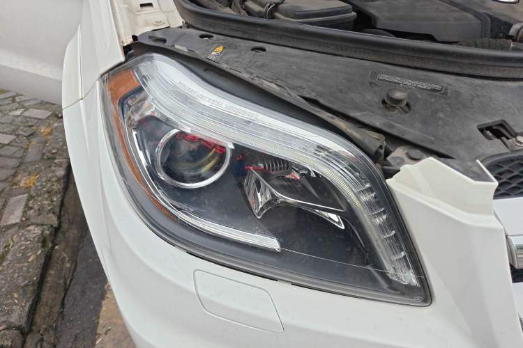 Used Mercedes-Benz GL-Class  Right Front Headlight