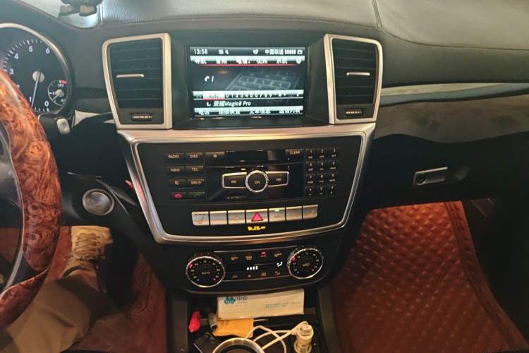Used Mercedes-Benz GL-Class  Audio And AC Panel