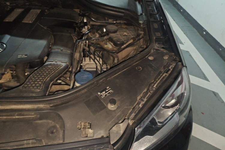 Used Mercedes-Benz GL-Class  Engine Bay Left