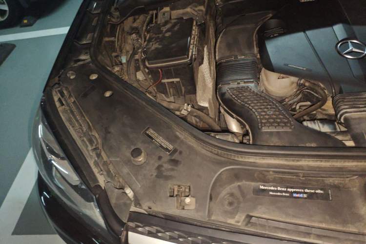 Used Mercedes-Benz GL-Class  Engine Bay Right