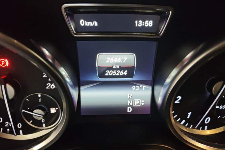 Used Mercedes-Benz GL-Class  Odometer Close Up