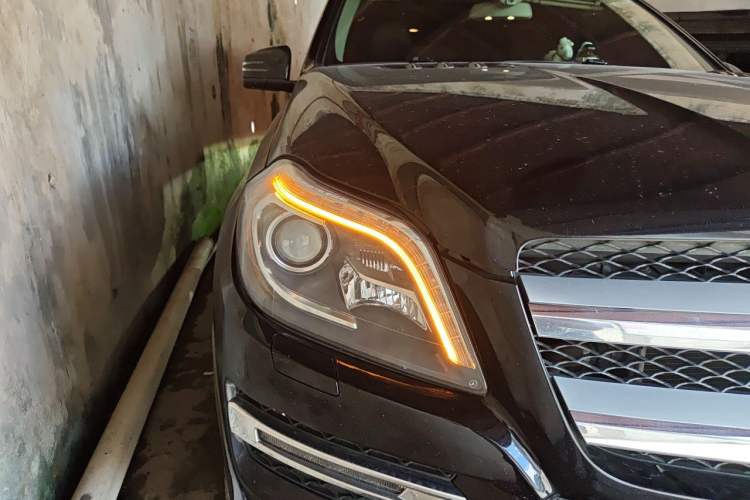 Used Mercedes-Benz GL-Class  Right Front Headlight