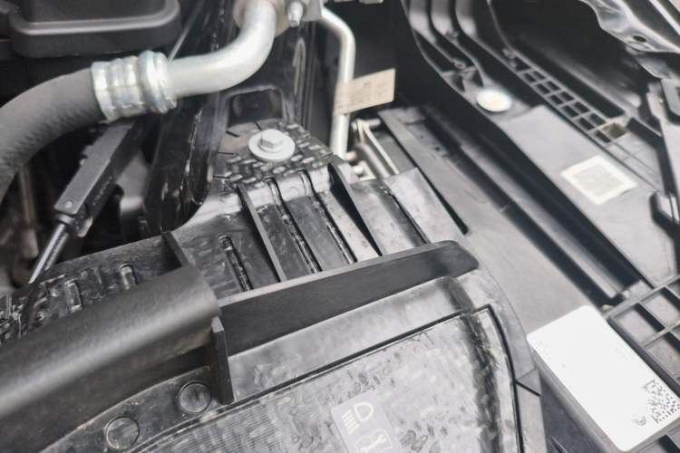 Used Mercedes-Benz GL-Class  Engine Bay Left