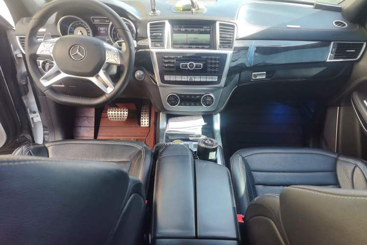 Used Mercedes-Benz GL-Class AMG 2013 AMG GL 63 Center Console