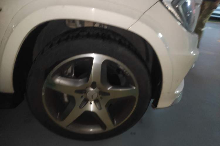 Used Mercedes-Benz GL-Class AMG 2013 AMG GL 63 Right Front Wheel Hub