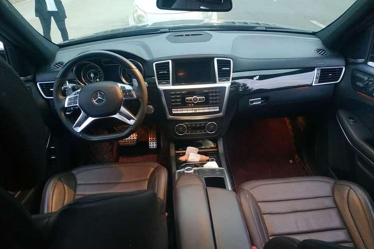 Used Mercedes-Benz GL-Class AMG 2014 AMG GL 63 Center Console