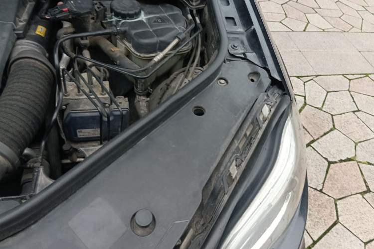 Used Mercedes-Benz GL-Class AMG 2014 AMG GL 63 Engine Bay Left