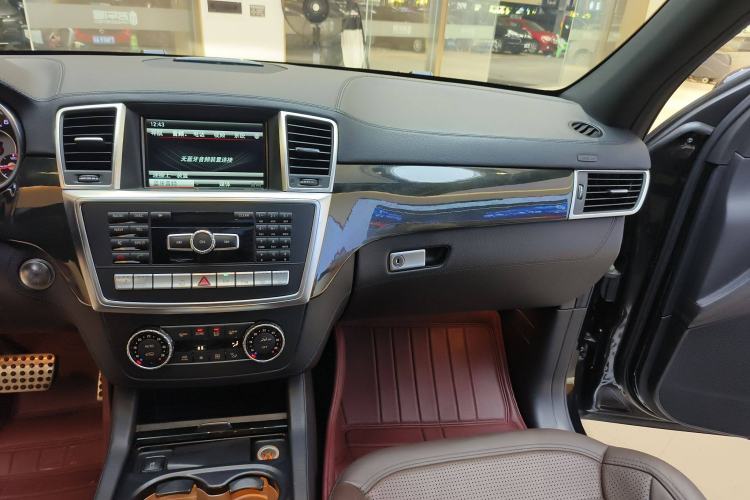 Used Mercedes-Benz GL-Class AMG 2014 AMG GL 63 Interior 2