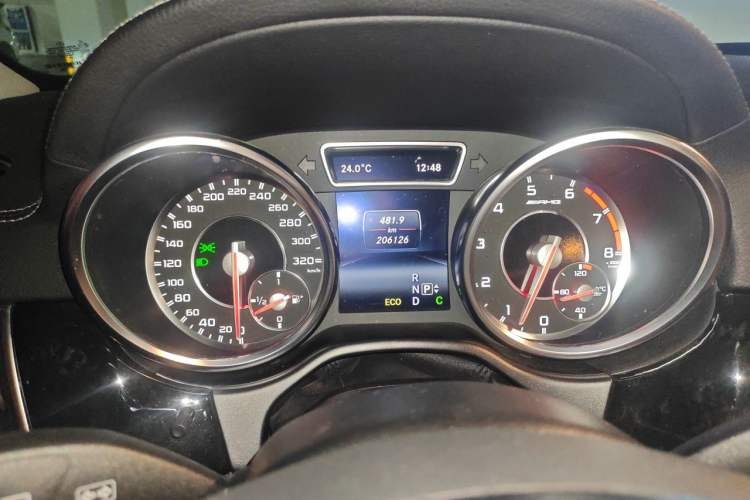 Used Mercedes-Benz GL-Class AMG 2014 AMG GL 63 Odometer Close Up