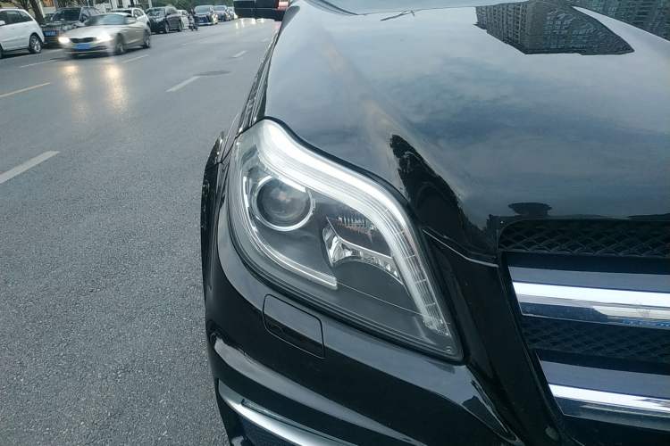 Used Mercedes-Benz GL-Class AMG 2014 AMG GL 63 Right Front Headlight