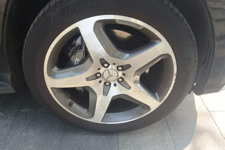 Used Mercedes-Benz GL-Class AMG 2014 AMG GL 63 Right Front Wheel Hub