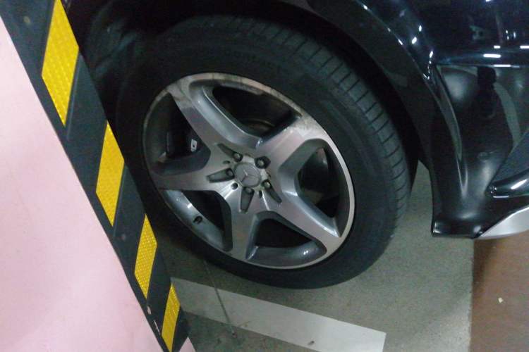 Used Mercedes-Benz GL-Class AMG 2014 AMG GL 63 Right Front Wheel Hub