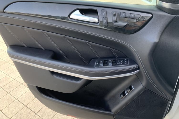 Used Mercedes-Benz GL-Class AMG 2014 AMG GL 63 Interior 10