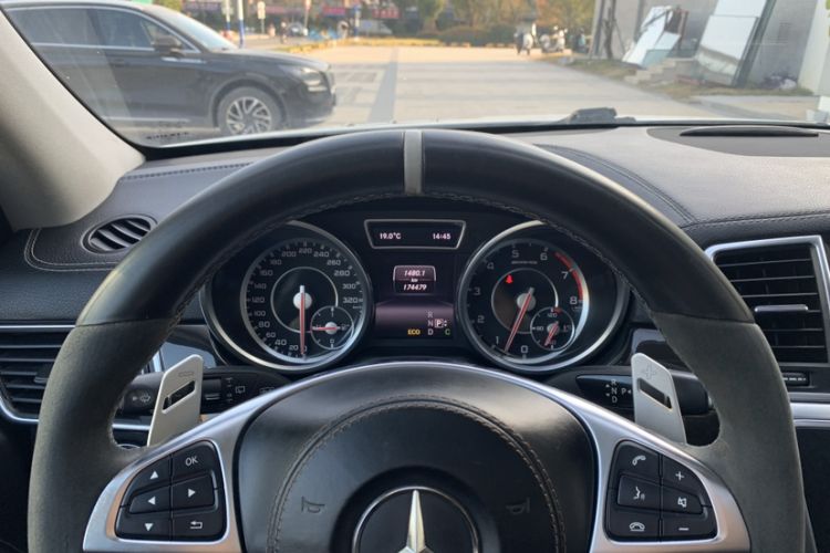Used Mercedes-Benz GL-Class AMG 2014 AMG GL 63 Odometer Close Up
