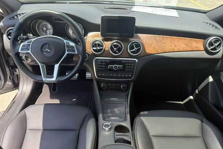 Used Mercedes-Benz GLA 2015 GLA 260 4MATIC Sport Edition Interior 1