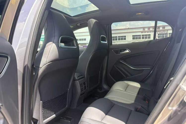 Used Mercedes-Benz GLA 2015 GLA 260 4MATIC Sport Edition Interior 2
