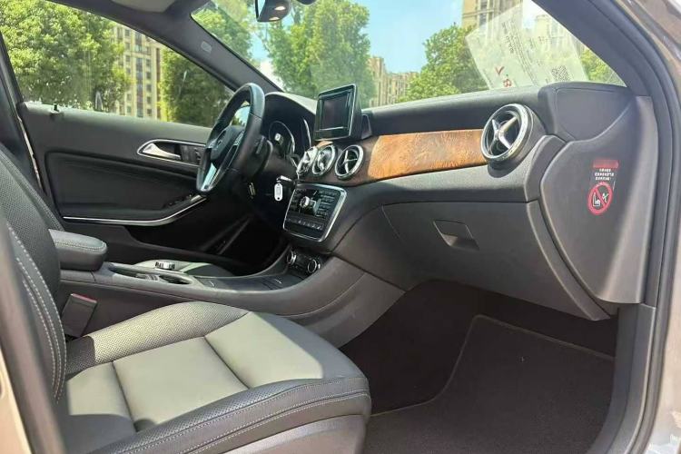 Used Mercedes-Benz GLA 2015 GLA 260 4MATIC Sport Edition Interior 3