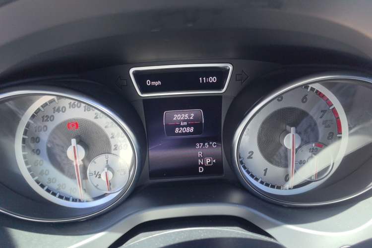 Used Mercedes-Benz GLA 2015 GLA 260 4MATIC Sport Edition Odometer Close Up