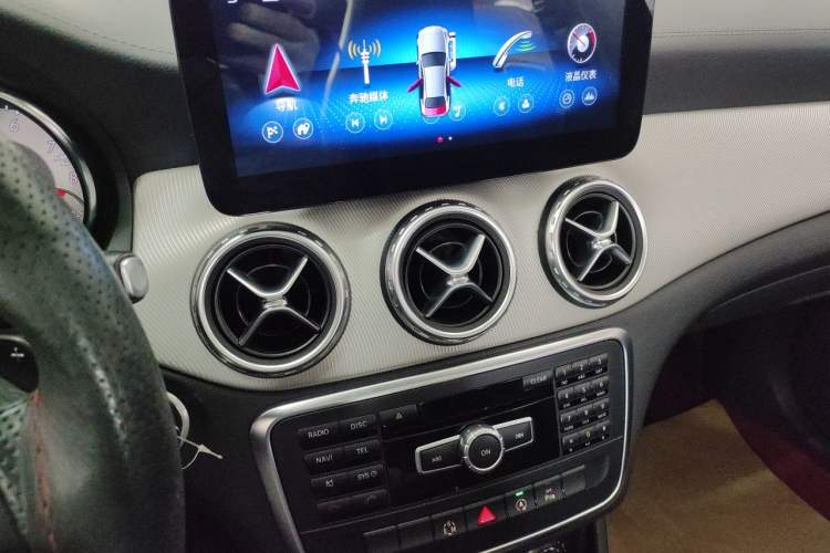 Used Mercedes-Benz GLA 2015 GLA 200 Fashion Model Audio And AC Panel