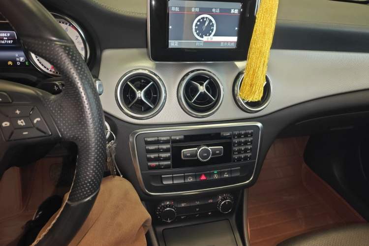 Used Mercedes-Benz GLA 2015 GLA 200 Fashion Model Audio And AC Panel