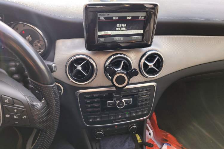 Used Mercedes-Benz GLA 2015 GLA 220 4MATIC Luxury Model Audio And AC Panel