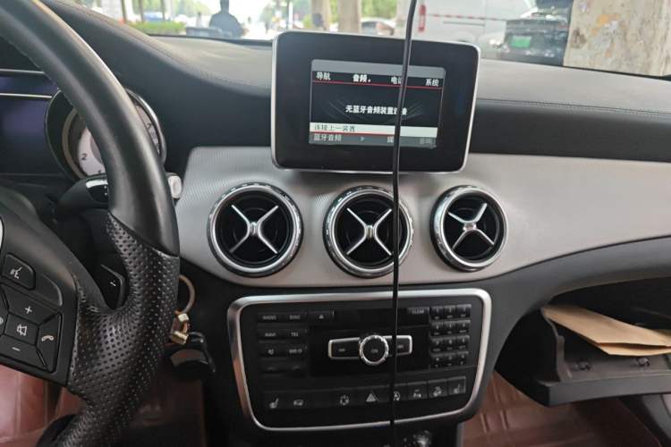 Used Mercedes-Benz GLA 2015 GLA 220 4MATIC Fashion Model Audio And AC Panel
