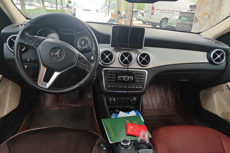 Used Mercedes-Benz GLA 2015 GLA 220 4MATIC Fashion Model Center Console
