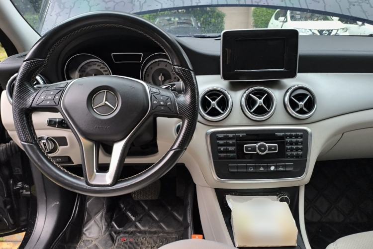 Used Mercedes-Benz GLA 2015 GLA 200 Fashion Model Center Console