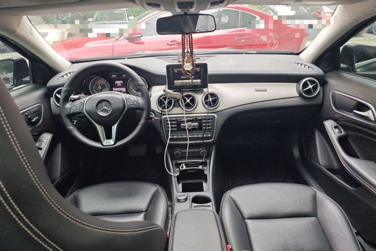 Used Mercedes-Benz GLA 2015 GLA 220 4MATIC Fashion Model Center Console