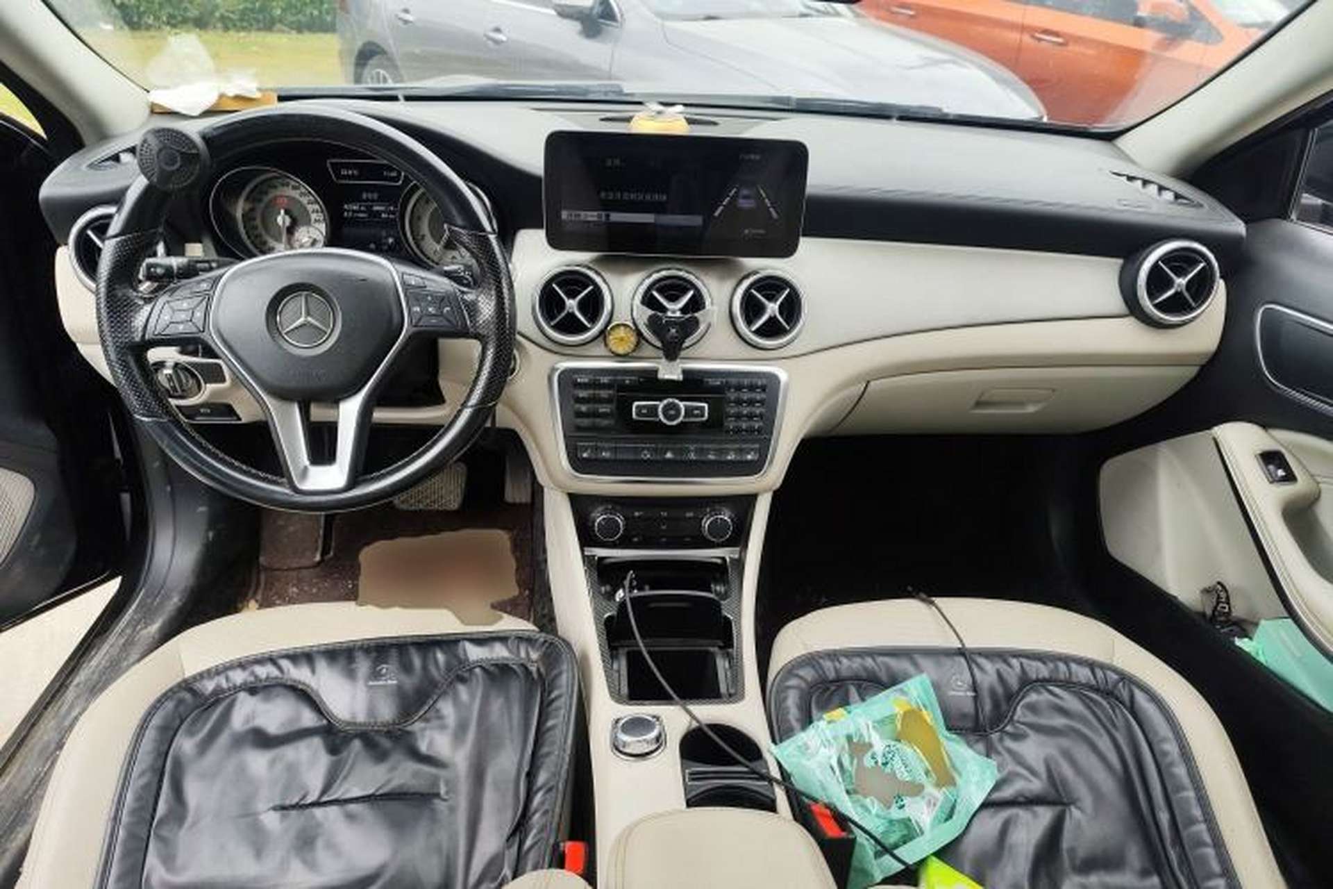 Used Mercedes-Benz GLA 2015 GLA 220 4MATIC Fashion Model Center Console