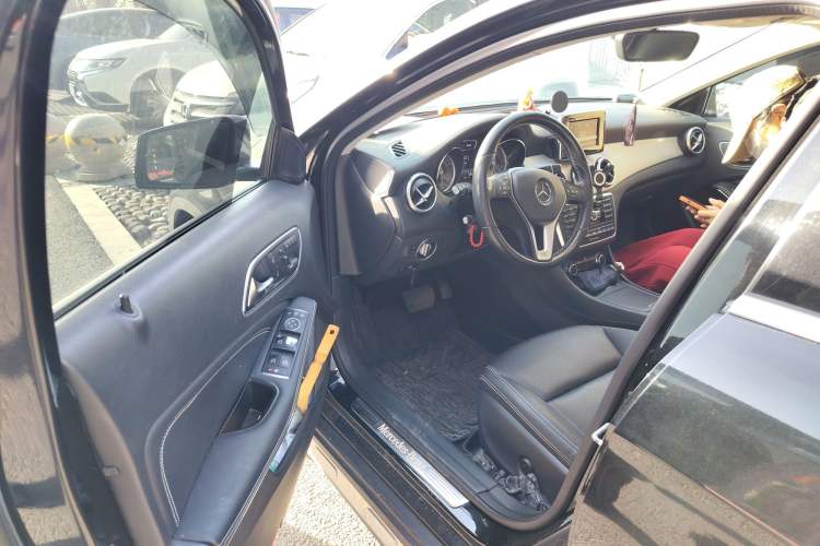 Used Mercedes-Benz GLA 2015 GLA 220 4MATIC Luxury Model Driver Seat