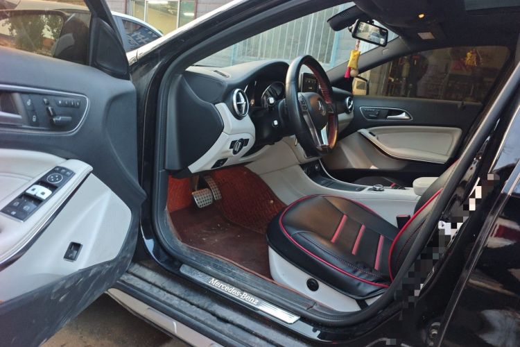 Used Mercedes-Benz GLA 2015 GLA 260 4MATIC Sport Edition Driver Seat