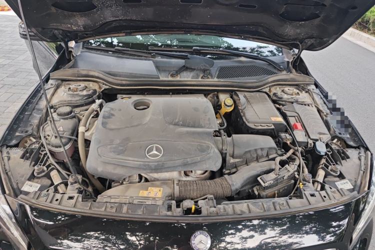 Used Mercedes-Benz GLA 2015 GLA 220 4MATIC Fashion Model Engine Bay