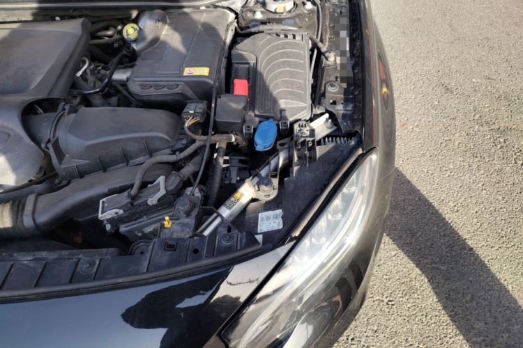 Used Mercedes-Benz GLA 2015 GLA 220 4MATIC Luxury Model Engine Bay Left