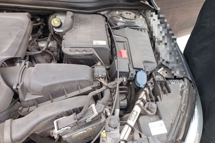 Used Mercedes-Benz GLA 2015 GLA 200 Fashion Model Engine Bay Left