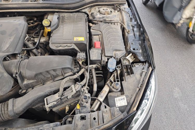 Used Mercedes-Benz GLA 2015 GLA 220 4MATIC Fashion Model Engine Bay Left