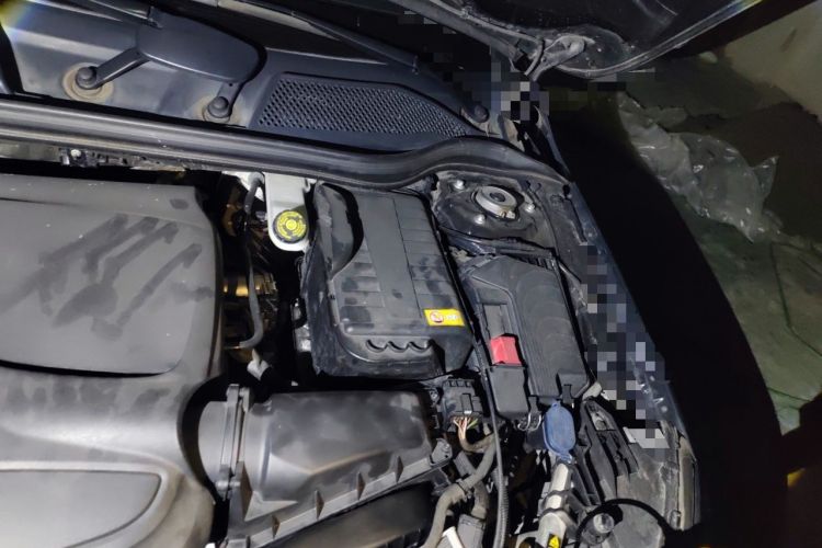 Used Mercedes-Benz GLA 2015 GLA 220 4MATIC Fashion Model Engine Bay Left
