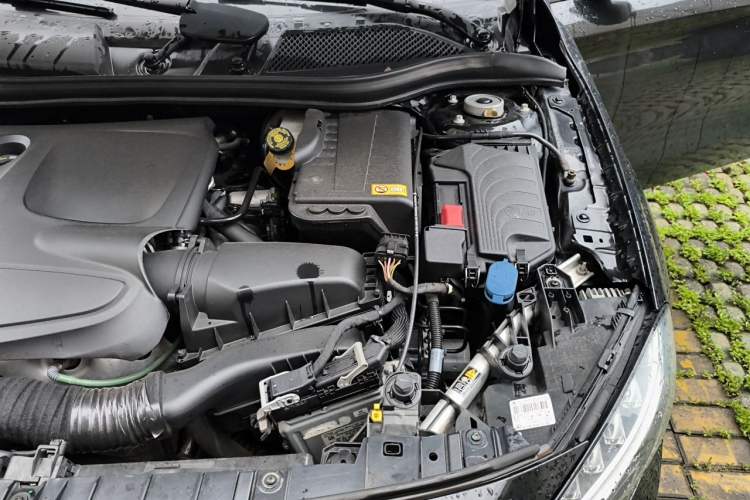 Used Mercedes-Benz GLA 2015 GLA 200 Fashion Model Engine Bay Left