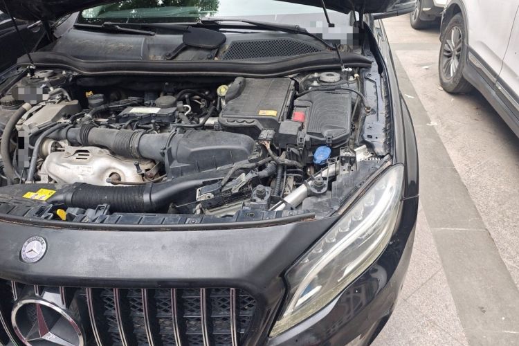 Used Mercedes-Benz GLA 2015 GLA 220 4MATIC Fashion Model Engine Bay Left