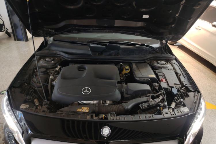 Used Mercedes-Benz GLA 2015 GLA 220 4MATIC Fashion Model Engine Bay