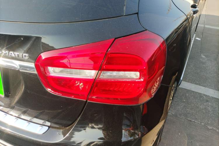Used Mercedes-Benz GLA 2015 GLA 260 4MATIC Sport Edition Exterior 2