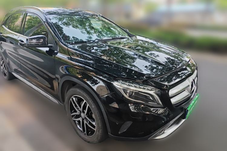 Used Mercedes-Benz GLA 2015 GLA 220 4MATIC Fashion Model Front Right 45 Deg